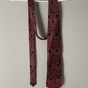 Elegant Red Patterned Men's Tie